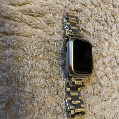Apple Watch SE 2022 40mm Aluminium/Kunststoffgehäuse mit Sportarmband -)