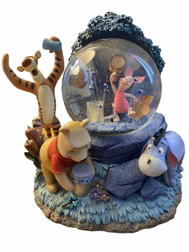 Disney Winnie Puuh & Friends Glühwürmchen Schneekugel musikalische Lichter im Karton