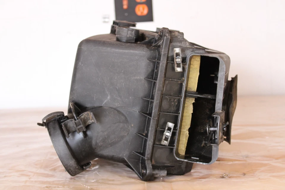 2002 - 2005 Audi A4 Ensamblaje de la carcasa del filtro de aire Foto 2 de 4