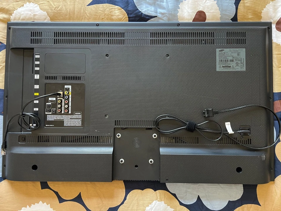 Samsung 4K Ultra High Definition Flat Panel LED 40" Smart TV UN40HU6950 - Image 3 of 4