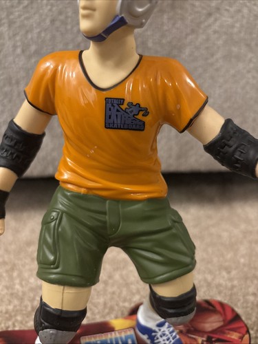 1999 Tony Hawk Totally Extreme Skateboard Figure (No Remote) Wow Wee Intl. - Picture 4 of 11