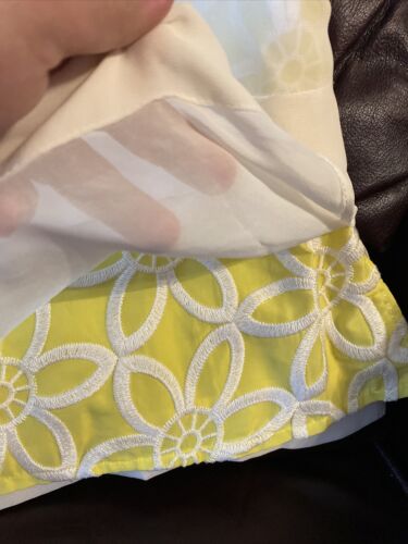 ANN TAYLOR Cream Yellow Sheer Overlay Floral Sleeveless Blouse Top Sz 10 - Picture 8 of 14