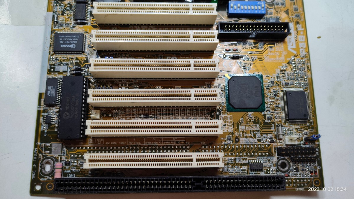 Flagship Slot 1 ASUS P3B-F Motherboard Rev 1.03 (440BX), CPU Flagship Slot 1 ASUS P3B-F Motherboard Rev 1.03 (440BX), CPU