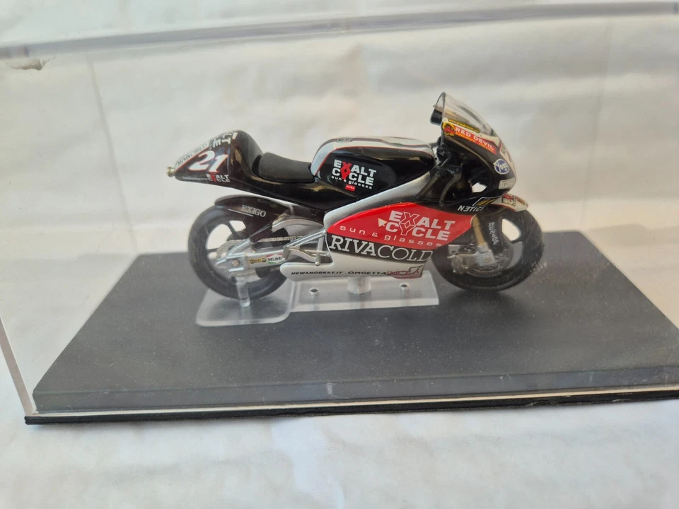 IXO 1/24 CLASSIC APRILIA RSW125 ARNAUD VINCENT 2002 MOTO GP BIKE MOTORCYCLE - Image 3 of 3