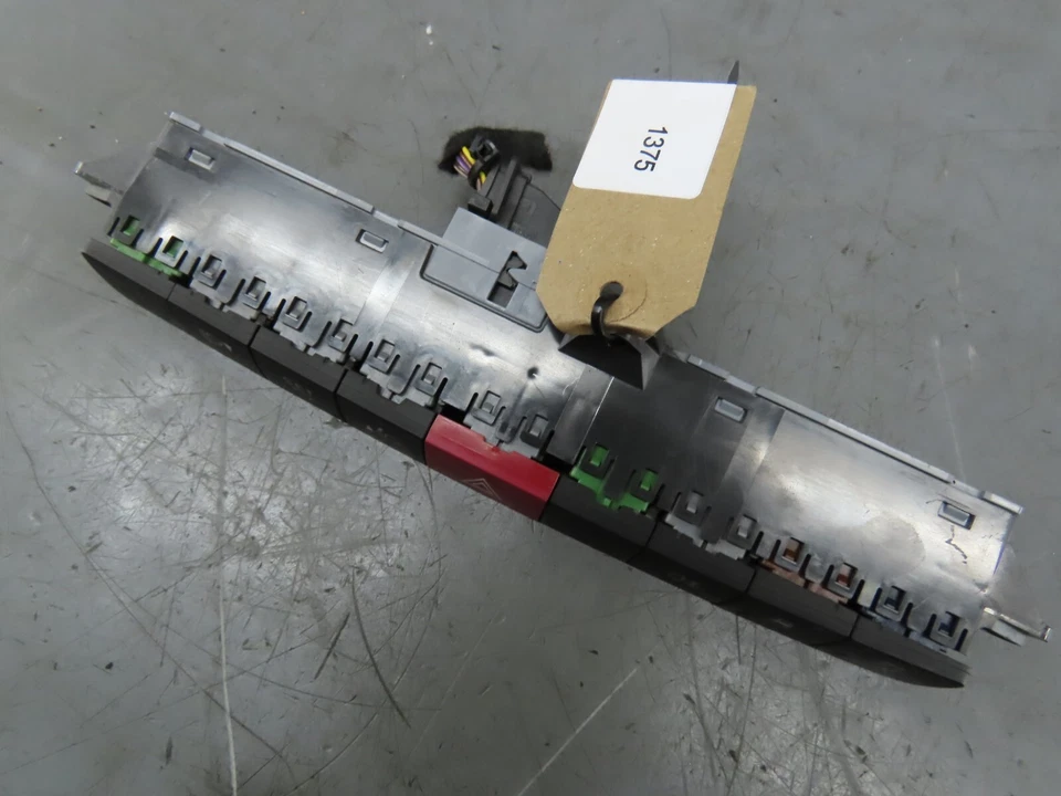 Iveco Daily Hazard Warning Light Switch 2.3D 2018 - 5801655080 - Image 3 of 4