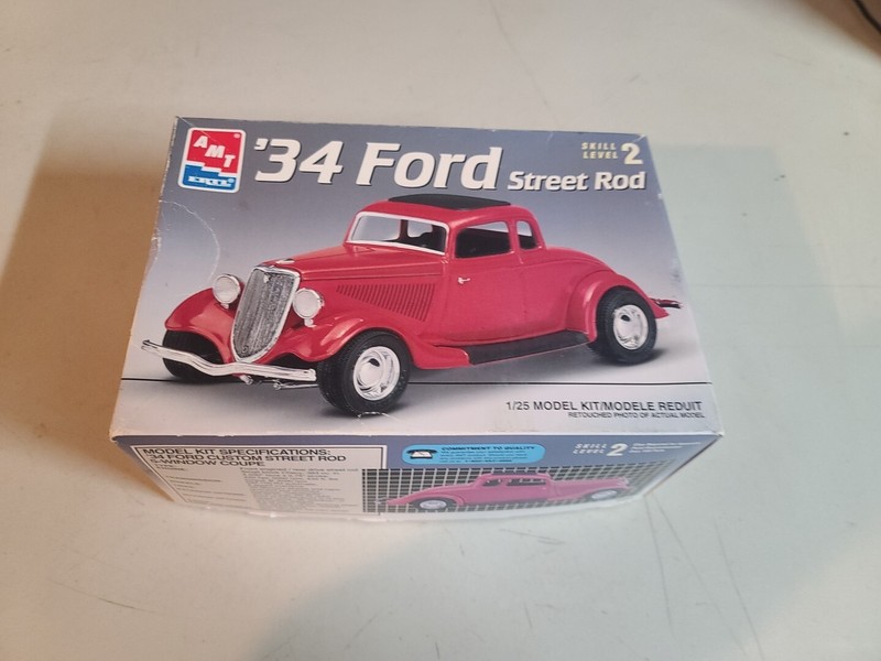 AMT Ertl 1:25 Scale Model Car Kit '34 Ford Street Rod Open Box Complete