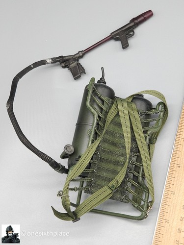 1:6 scale Dragon WWII USMC Sonny M2.2 Portable Flame Thrower for 12" Figures - Imagen 3 de 5