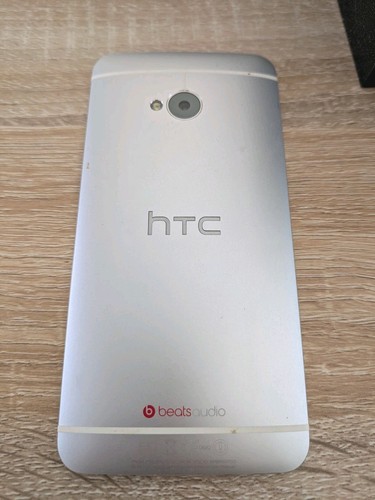 HTC One M7 Silver Unlocked 32GB Android Smartphone. Boxed Earphones - Picture 3 of 5