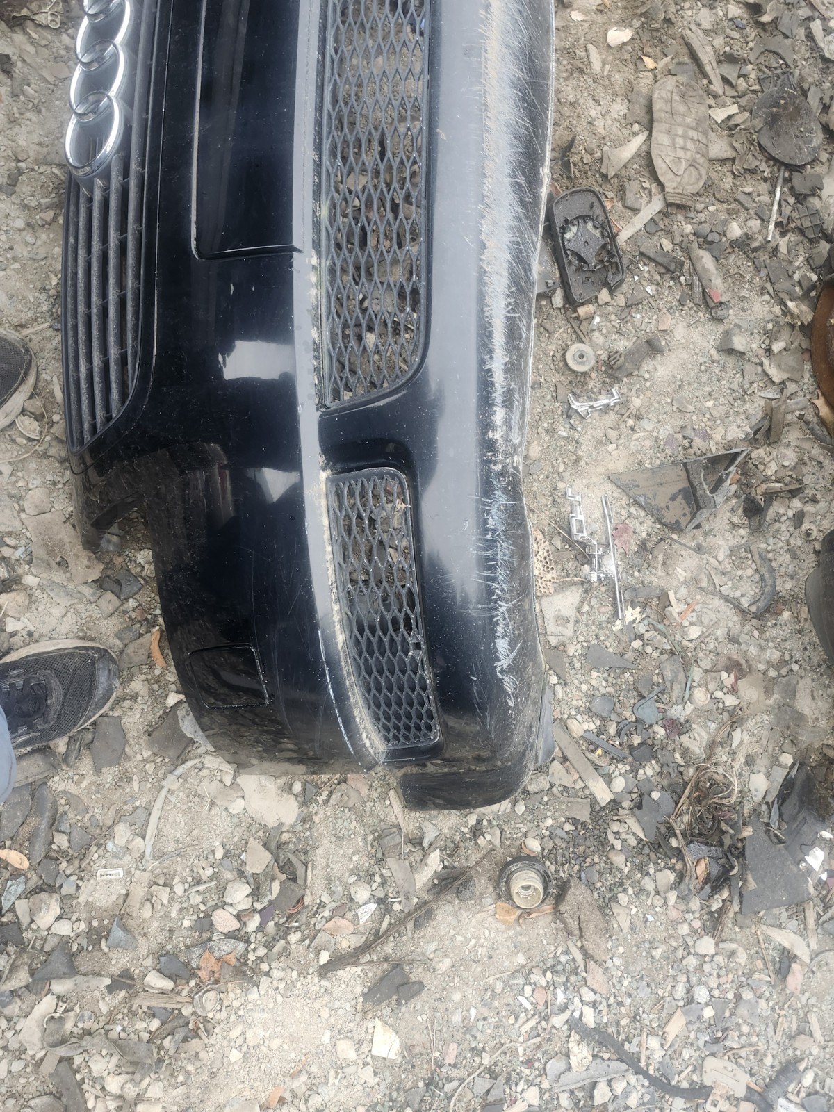 99-06 2002 2004 AUDI TT FRONT BUMPER COVER GRILL  Damaged 