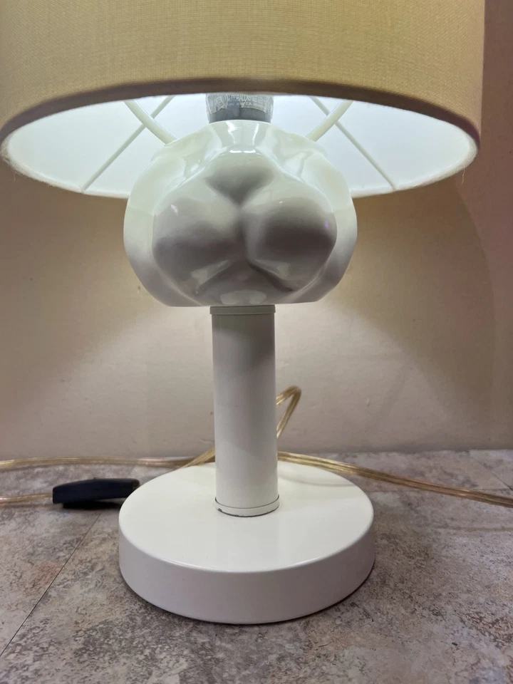 Lámpara de mesa/luz con pantalla de tambor Pillowfort PEEK-A-BOO oculta conejo funciona Foto 4 de 4