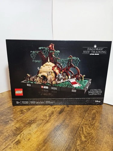 *SEALED* LEGO Star Wars: Dagobah Jedi Training Diorama (75330) RETIRED