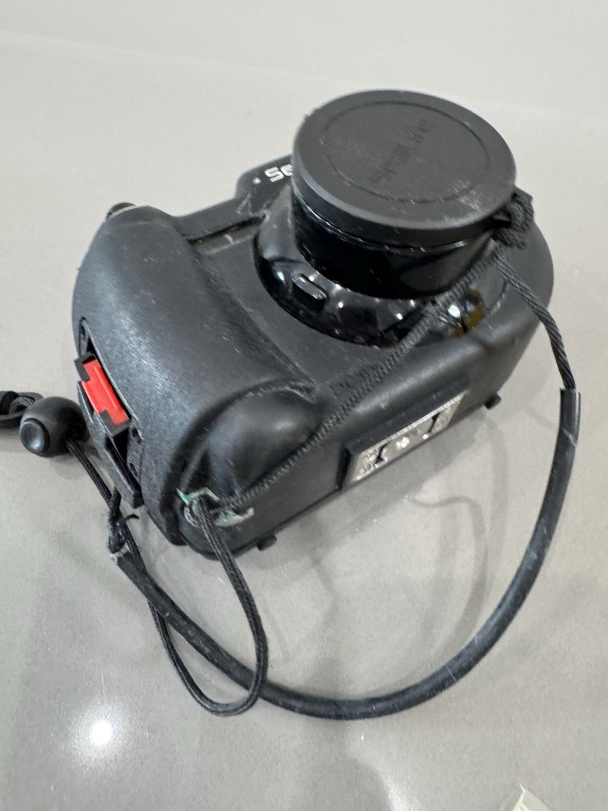 SeaLife DC1000 Digital Underwater Camera With Accessories