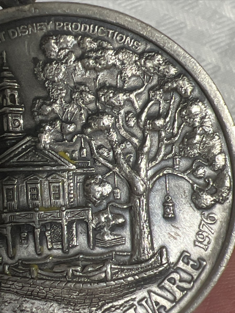Disneyland 銀製記念コイン 1955-1990 Disney Decades Coin and