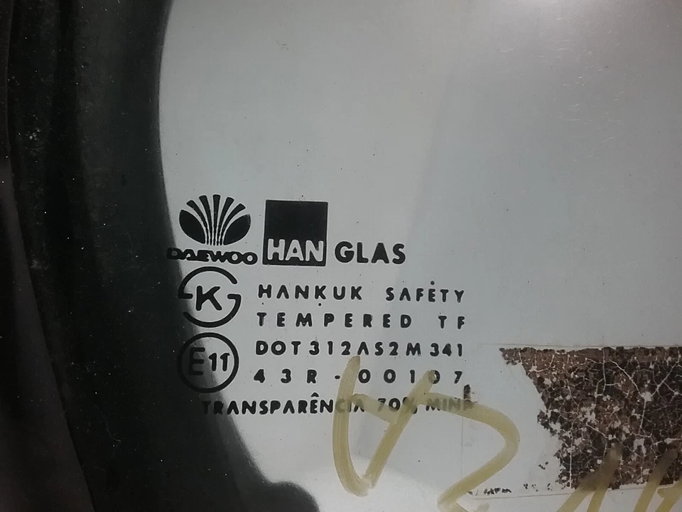 1999 - 2002 Daewoo Leganza Right Rear Door Quarter Small Glass Window 43R-00107 - Image 2 of 3