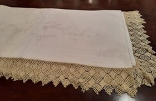 Antico Lenzuolo in Cotone sottile ricamato a mano  cm225+20 di punta xcm275. 