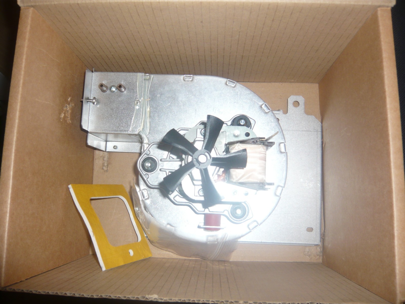 WORCESTER 26 CDI FAN ASSY 87161211920 , GENUINE PART