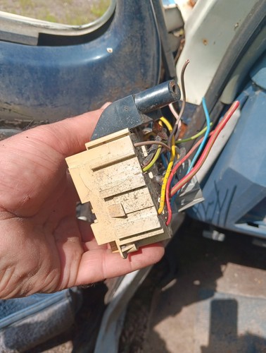 Ford Bronco 1984 caja de panel de fusibles - Imagen 5 de 5