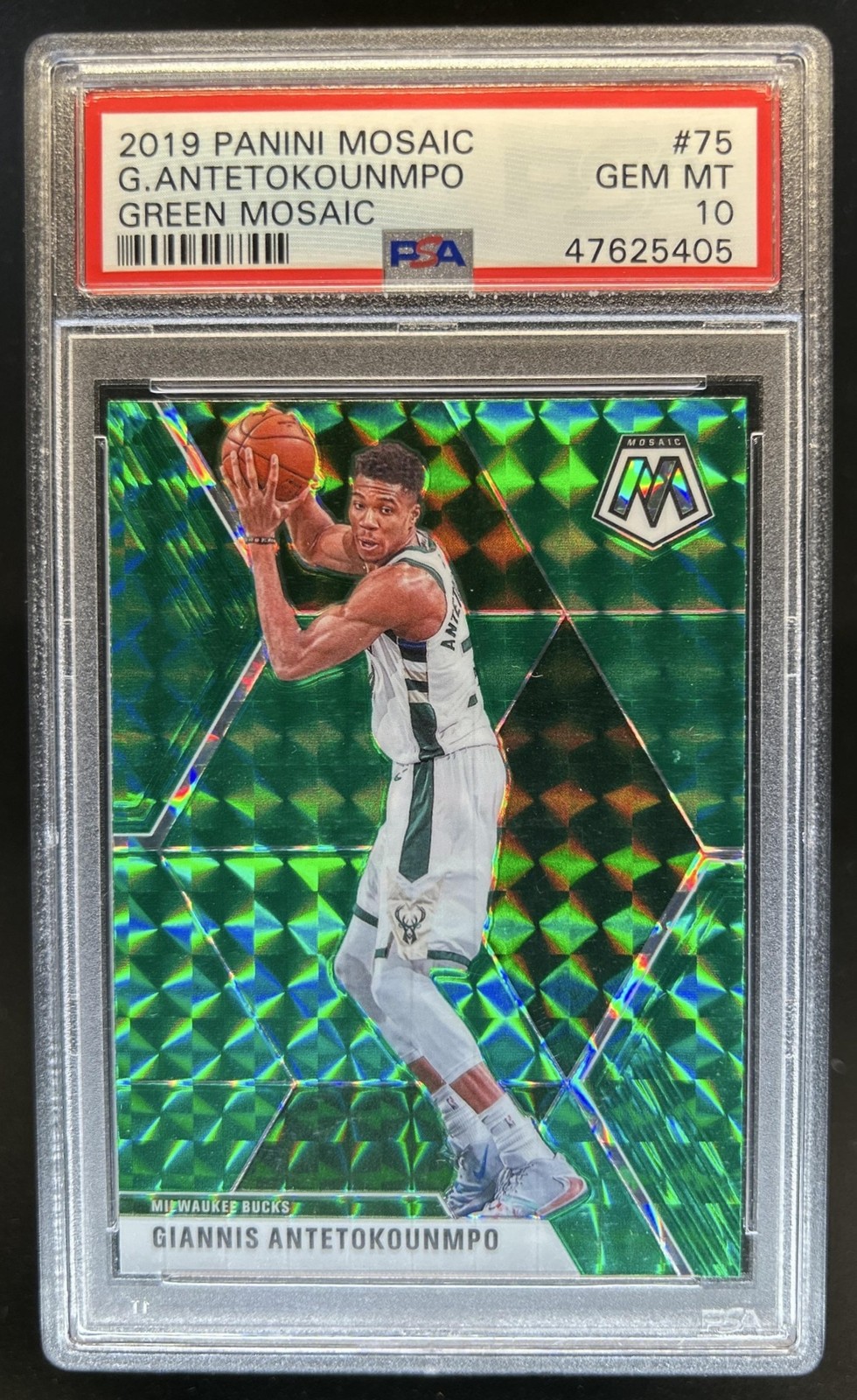 2019-20 Panini Mosaic Giannis Antetokounmpo Green Mosaic #75 Bucks PSA 10 view 1