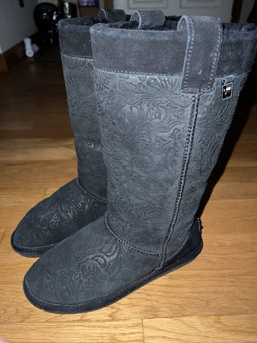 BearPaw Brandy II Suede Winter Boots Size 9 Women’s Embossed Brocade Leather GUC - Picture 3 of 18