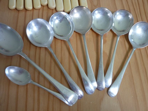 Harrison Bros & Howson "Cutlers" Vintage 32 Pieces of Mixed Cutlery - Picture 4 of 8