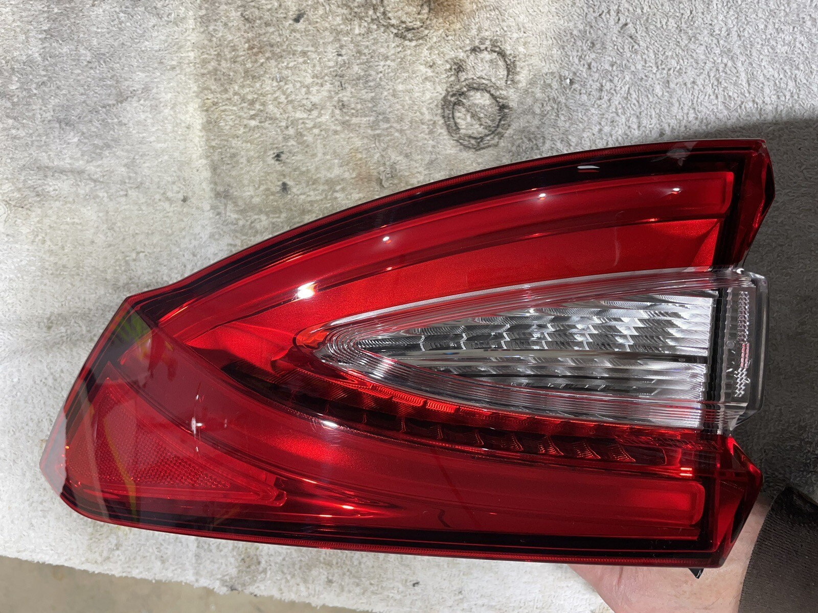 18 2018 MASERATI LEVANTE OEM QUARTER MOUNTED TAIL LIGHT LAMP PASSENGER RIGHT 