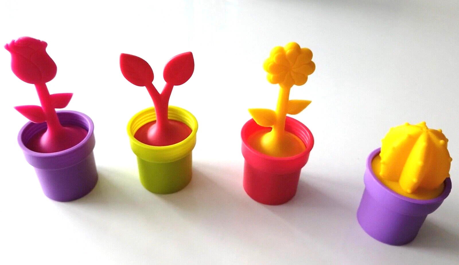 Love tea and spices? How about pots? Colors? Gifts? Who doesn't, right?
