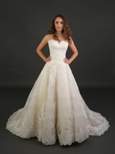 Beautiful Bzara Bridal gown Size 14 Ivory