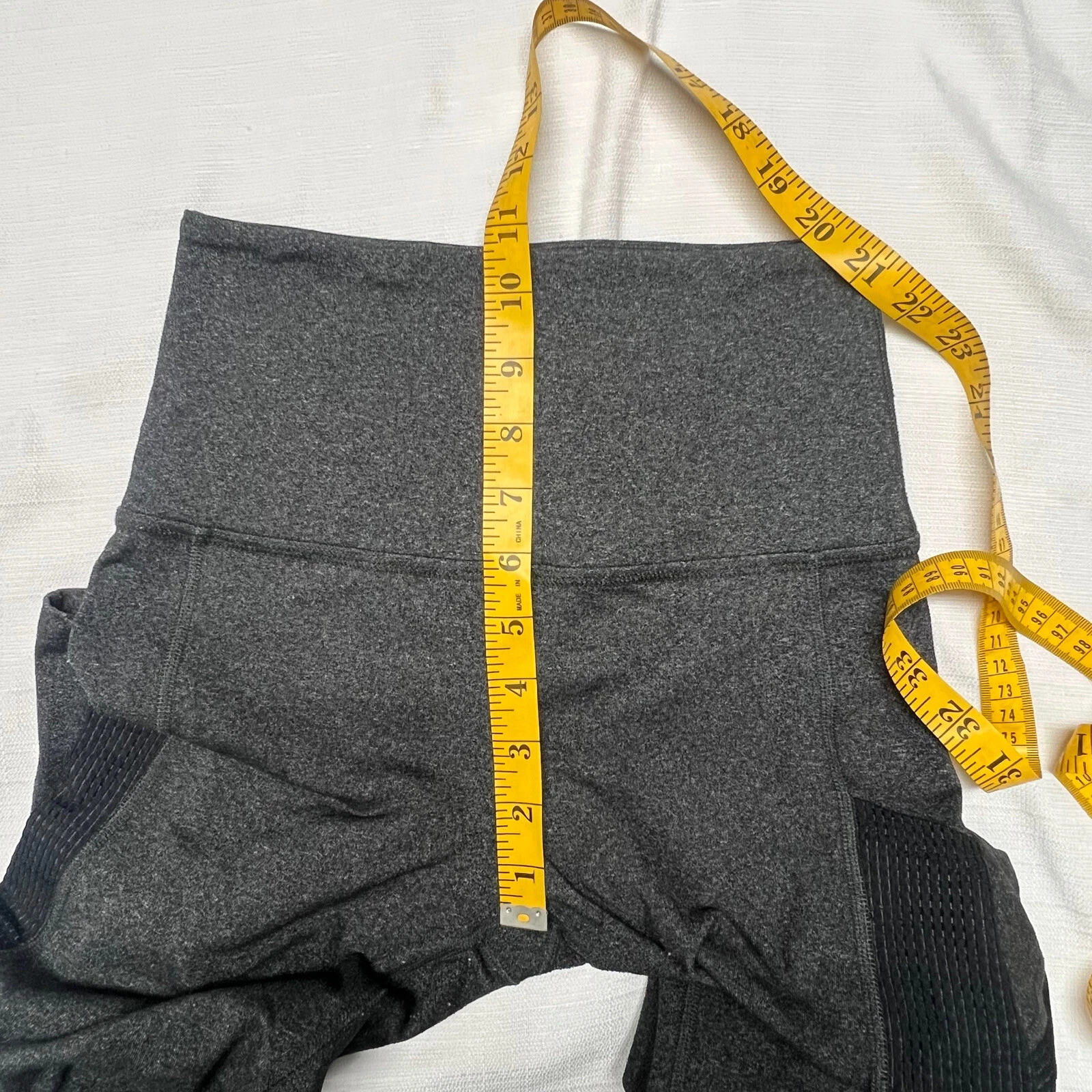 beyond-yoga vysokým pasem po celé délce černé síťované kapsy leggings
