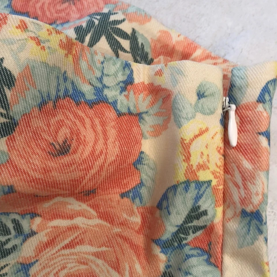 Exuberante Multicolor Floral Cottage Core Dobladillo Festoneado Pantalones Cortos Mezcla Algodón Talla LG Foto 3 de 4