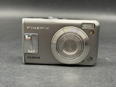 Fujifilm FinePix F31fd Digitalkamera Silber 6,3 MP 3x Zoom Kompakt Geprüft