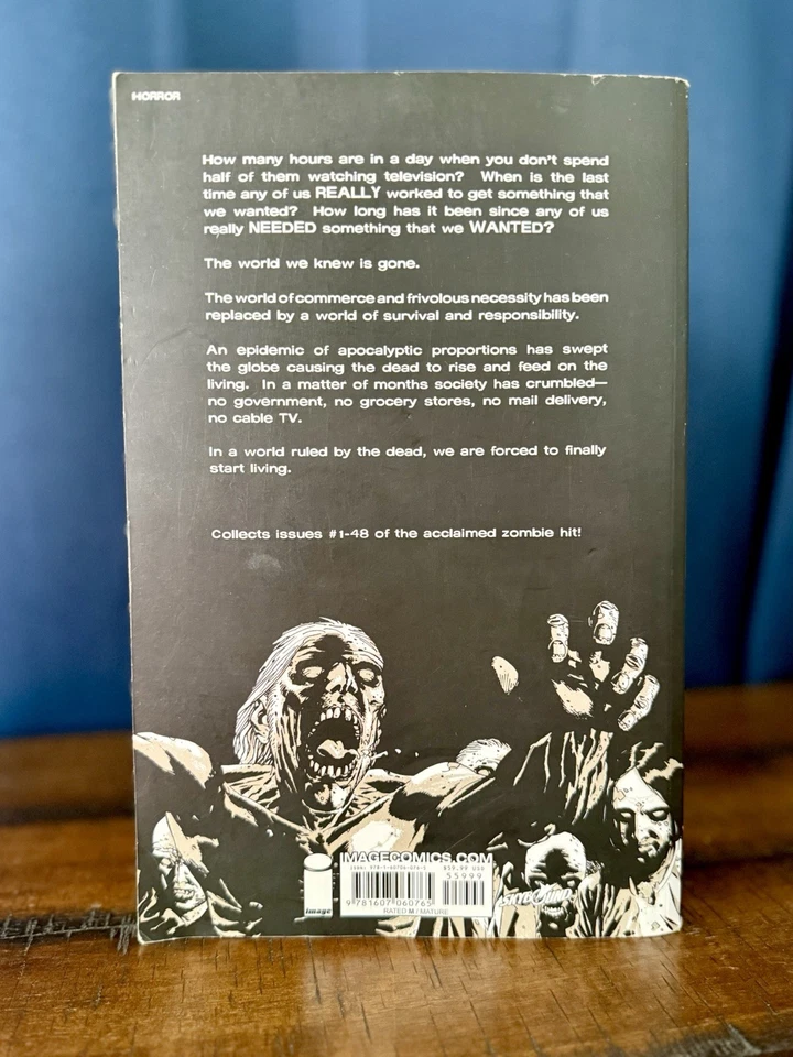 The Walking Dead Compendium Volume 1 by Robert Kirkman (English) Paperback Book Foto 2 de 3