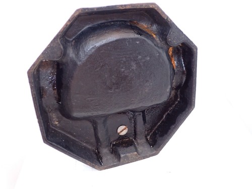CAST IRON BOURBON STREET SIGN ASHTRAY MAN HANGING ON SIGN - Picture 4 of 4