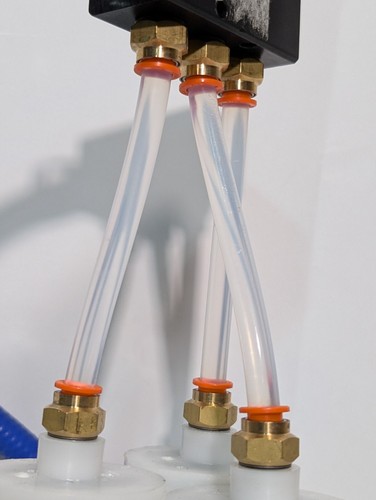 Water Purifier Assembly: 3 Dynalene IC-093-06 w/ Polyconn PCM20-250-03B Manifold - Picture 3 of 14