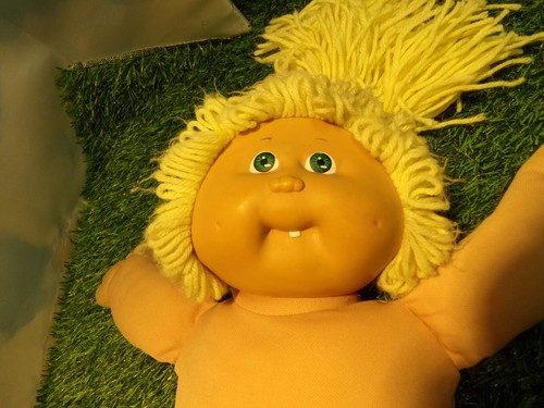 COLECO CABBAGE PATCH KIDS BLOND GIRL W/TOOTH NAKED HAS FLAWS USED PLAYED WITH - Picture 2 of 5