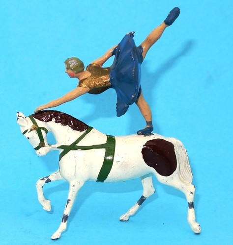 BRITAINS CIRCUS TROTTING HORSE AND EQUESTRIENNE - FROM 1936 - RARE - Picture 2 of 3