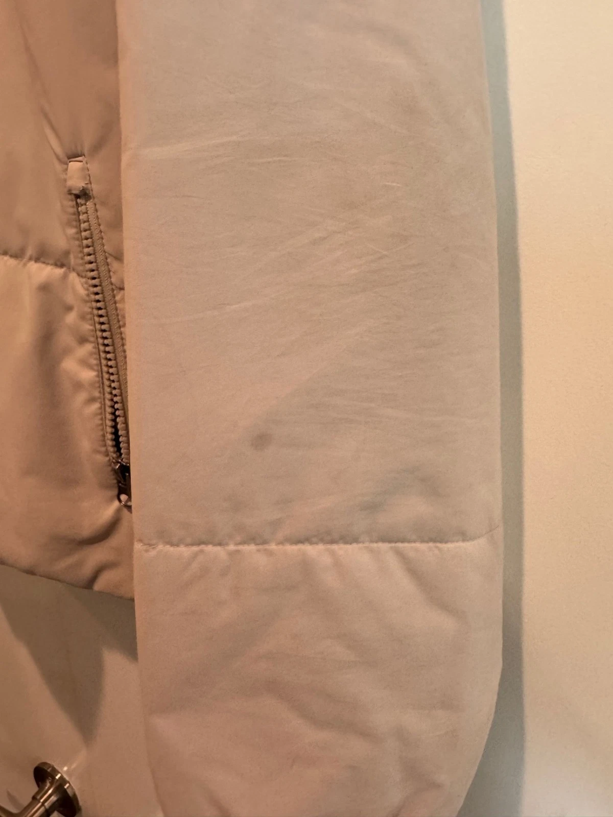 Vuori Puffer Jacket Mens XXL White Eggshell Used Good Condition Minor Stain - product detail image 6