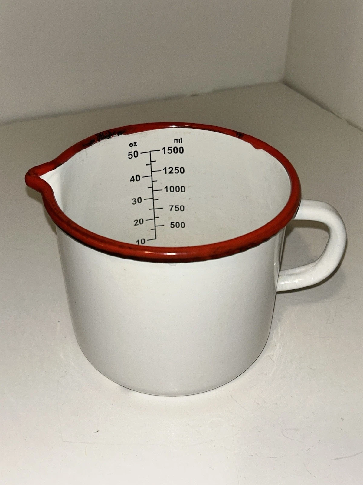 Emailul Enamel Liquid Measuring Cup White Red Rim 1500ml 50oz with Handle