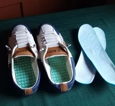 SLIP ON SHOES UNISEX....BLS.ECKE  AIP Slipon  Shoes...sz 10 excellent condition.