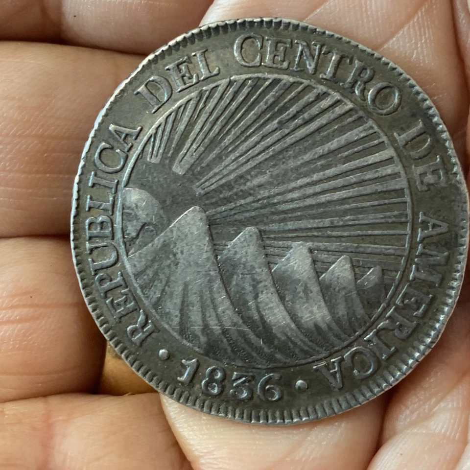 República de Centro América 8 Reales (26,62 gramosg) 1836 Guatemala Ensayador - Image 2 of 4