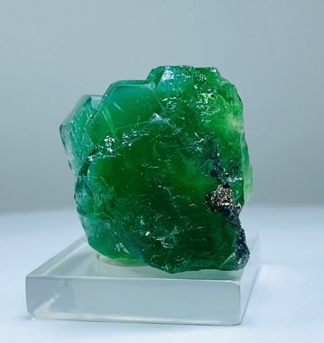 FLUORITE EMERALD GREEN OCTAHEDRAL CRYSTAL with PYRITES from PERÚ...ATACOCHA MINE - Picture 9 of 13
