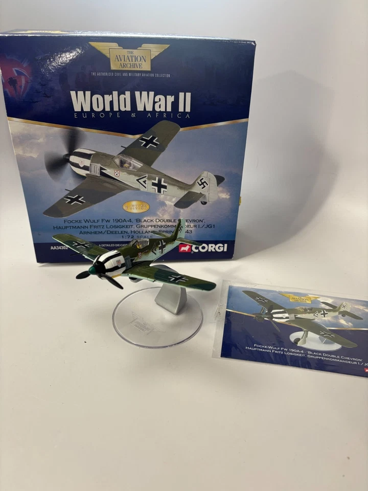 Corgi 1:72 Focke Wulf Fw 190A-4 Black Double Chevron AA34302 Aircraft Model - Image 2 of 4