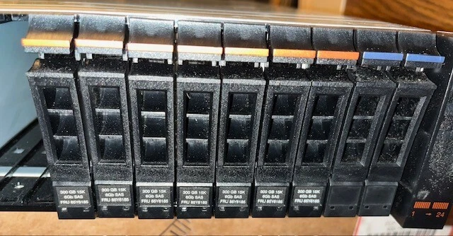 IBM 2076-124 V7000  00AR026, 2 X 00AR043, 2X 00AR097, 11X 85Y6185 WITH RAILS - Image 4 of 4