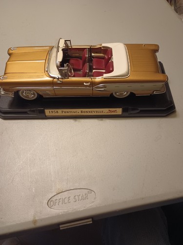ROAD SIGNATURE 1958 PONTIAC BONNEVILLE CONVERTIBLE LIMITED LEATHER SERIES1:18 - Picture 3 of 21