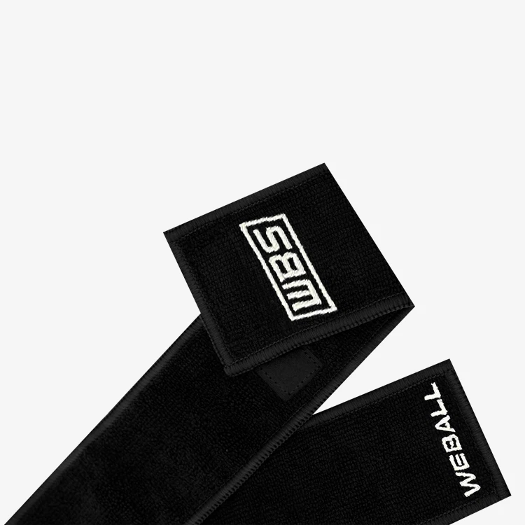 Toalla de fútbol americano Streamer negra de We Ball Sports || Usada por más de 100 jugadores de la NFL Foto 2 de 2