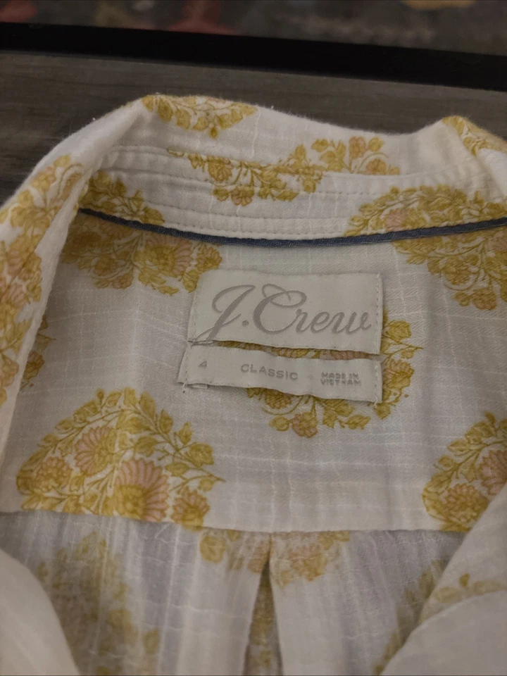 J. Camisa Crew Tela Estampado Floral Abotonada Mujer Talla 4 Manga Larga Dorada Usada en Excelente Condición Foto 3 de 4