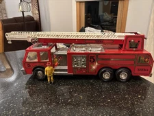 Vtg #5 Tonka Water Cannon Fire Truck w/ Working Ladder & Siren w/Fireman Figure