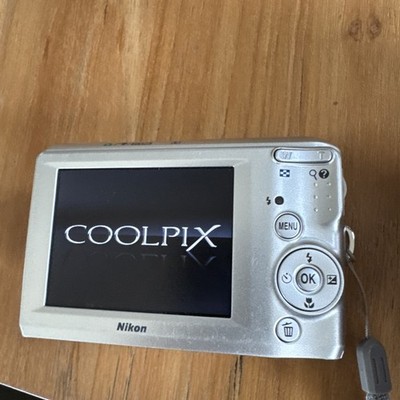 Nikon COOLPIX L19 シルバー　美品コンデジ旧型 Nikon COOLPIX L19 8.0MP Digital Camera Silver Works Flashes