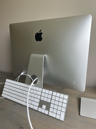 2017 iMac 21.5 Inch | 3.00 GHz Core i5 | 1TB Storage | 8GB RAM - Afbeelding 9 van 9