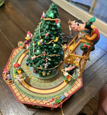 Enesco DISNEY Mickey Mouse & Friends Christmas Jamboree Deluxe