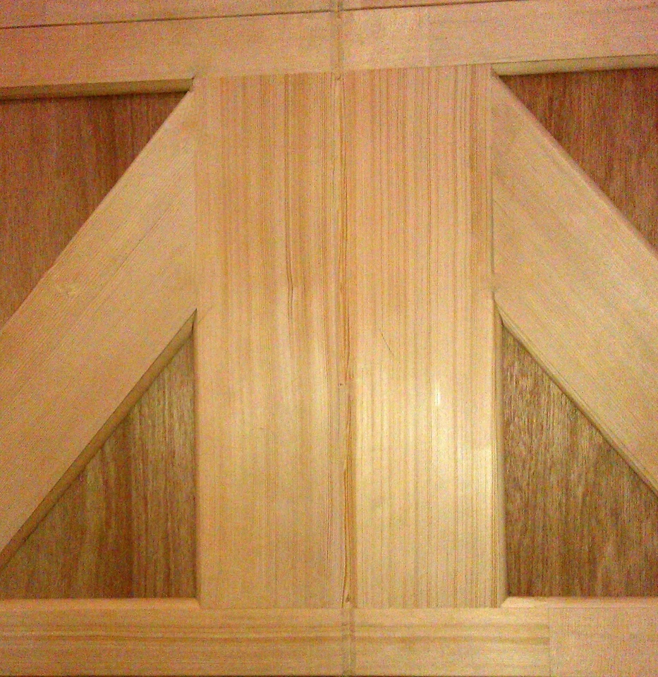 Puertas de garaje de madera 9x8 diseño de casa de carro AmanaDoors modelo 101W8 Foto 3 de 4
